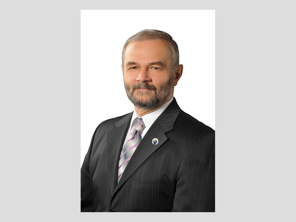 Izsó Gábor nyugalmazott polgármester.  Izsó Gábor nyugalmazott polgármester.